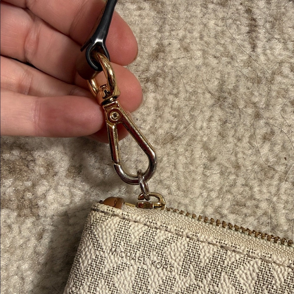 Michael Kors Cream Monogram Wristlet| Jet Set Small Signature Logo Wristlet - Picture 3 of 12